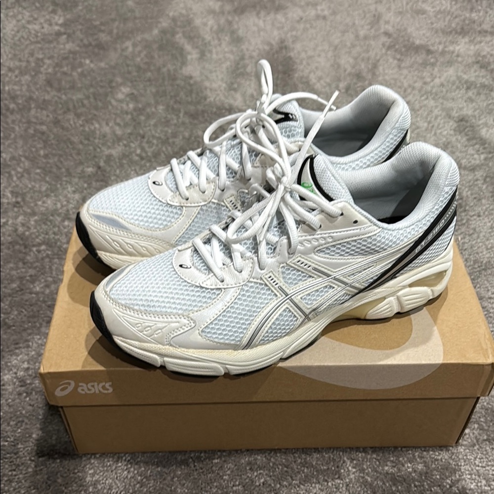 Asics White and Black Athletic Shoes
GT-2160